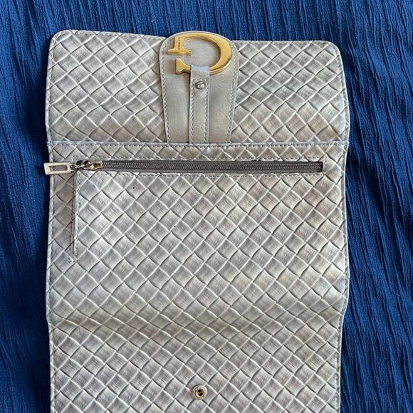 Guess Wallet - Picture 2 of 3